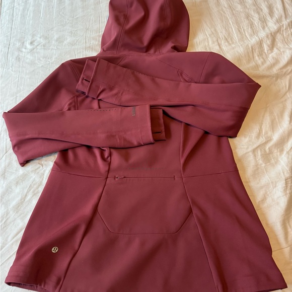 Lululemon cross chill jacket, size 4, mulled wine - Picture 3 of 7